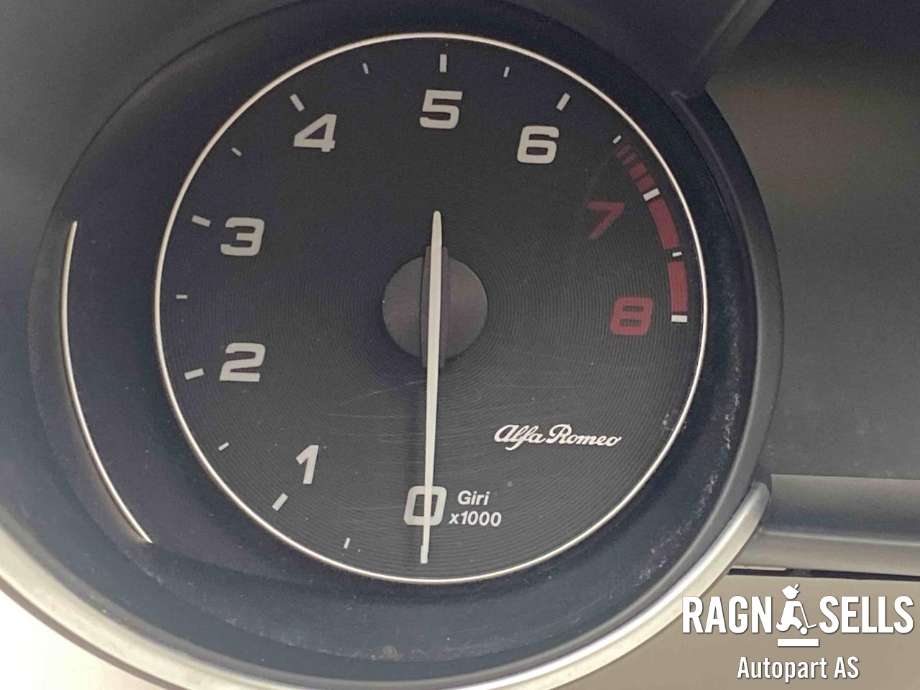 Instrumentpanel til Alfa Romeo Giulia 2016-->>  (50549182|)