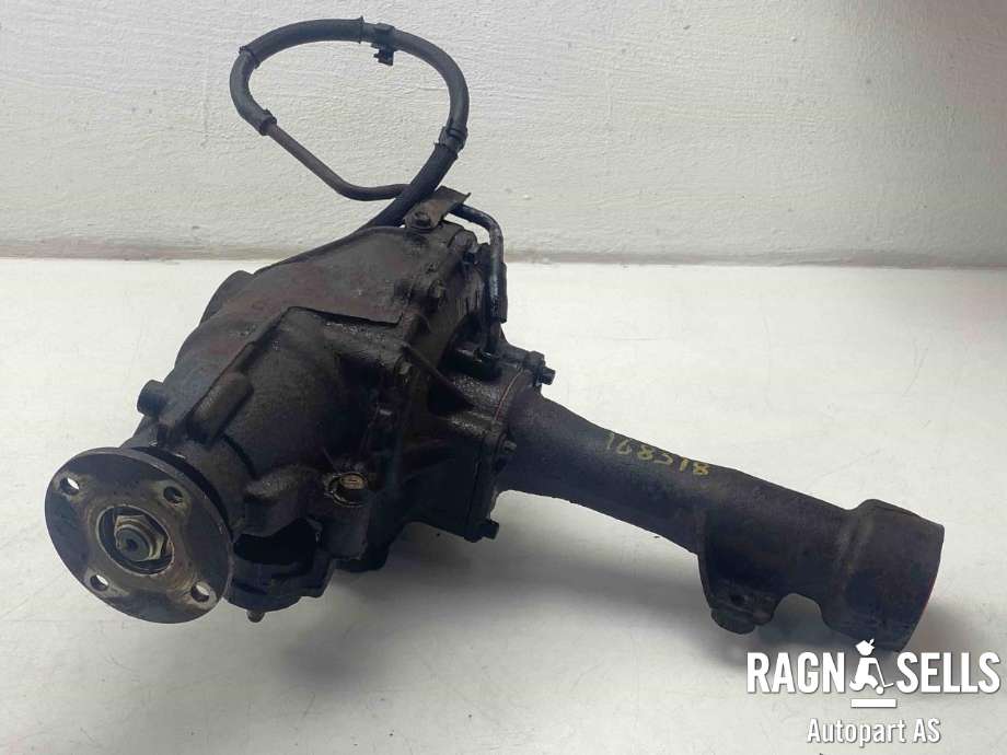 Kardang klokke foran til Toyota Land Cruiser 120, 2002-2009  (411103D430)