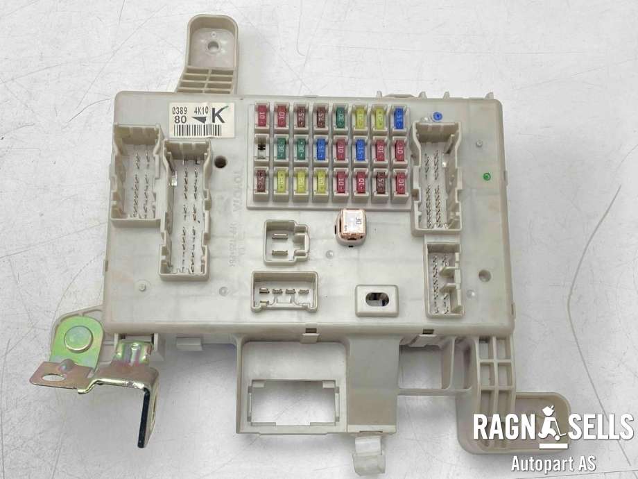 Sikringsboks til Toyota Land Cruiser 120, 2002-2009  (8273060130)