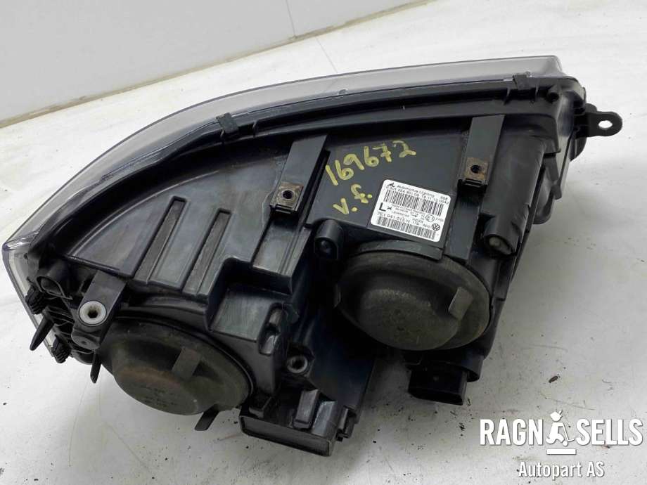 Frontlykt venstre halogen til VW Transporter / Caravelle 2009-2015 (Fase 2) (T5) (T5) (7E1 941 015 R|7E1 941 015 T|)