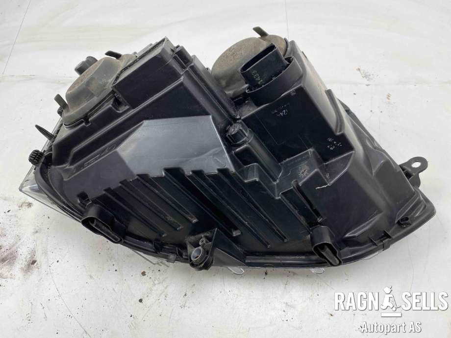 Frontlykt venstre halogen til VW Transporter / Caravelle 2009-2015 (Fase 2) (T5) (T5) (7E1 941 015 R|7E1 941 015 T|)