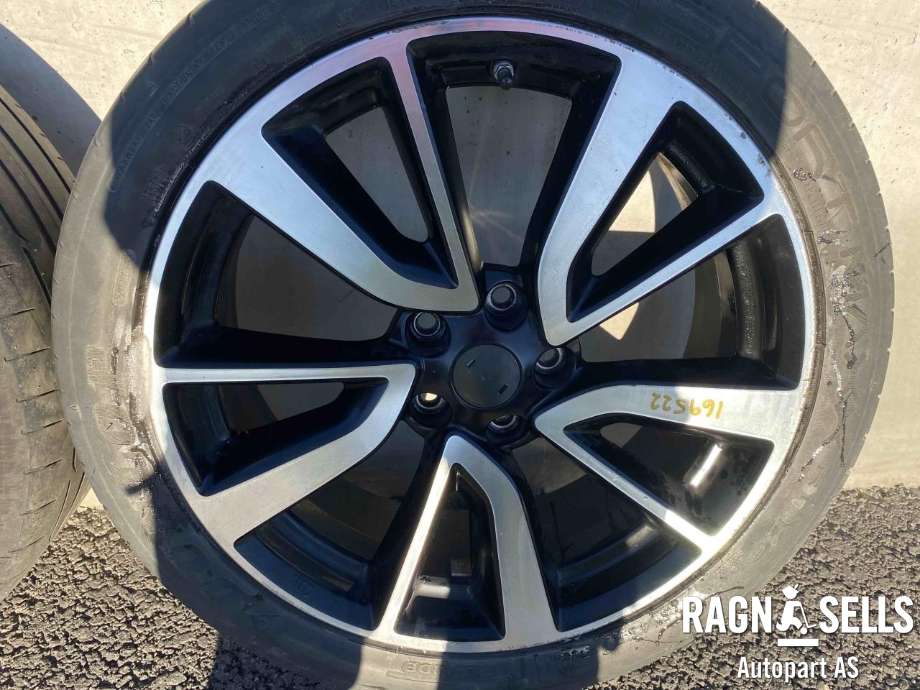 Felgsett aluminium til Nissan Qashqai 2014-2021 (Type II)  (DUNLOP|5X114|3/ ET40/ NAV 66|1|225/45R19|)