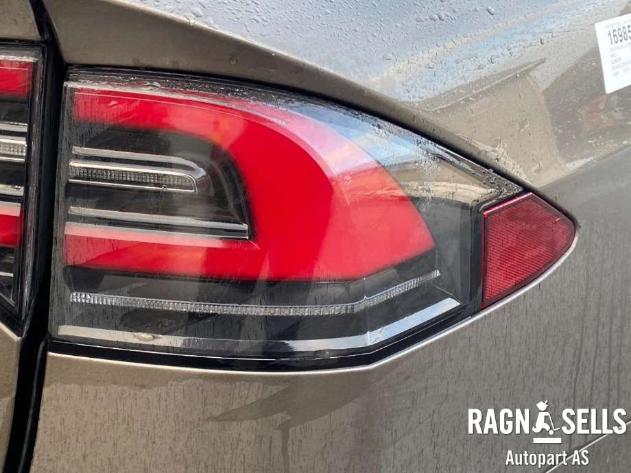 Baklykt høyre ytre til Tesla Model X, 2016-->>  (103433500A)