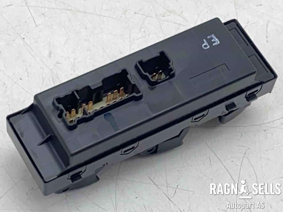 Bryter ruteheis førerdørspanel til Nissan Qashqai 2014-2021 (Type II)  (254014EA1A|)