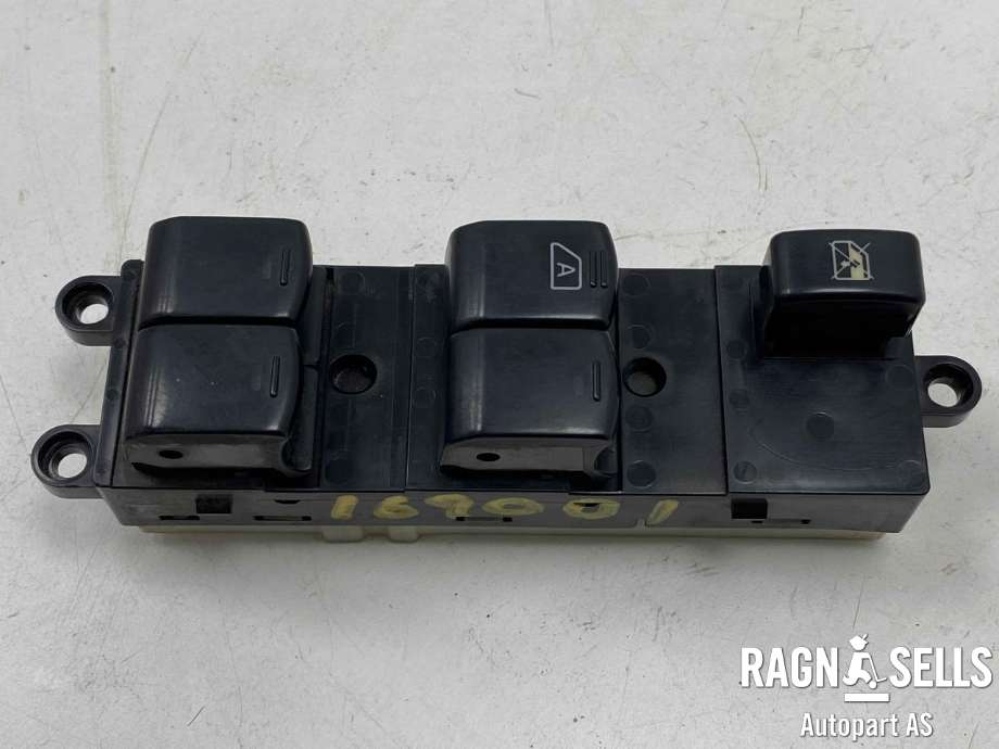 Bryter ruteheis førerdørspanel til Nissan Navara 2005-2010 (Fase 1) (D40) (D40) (25401EB302||25401EB30B)