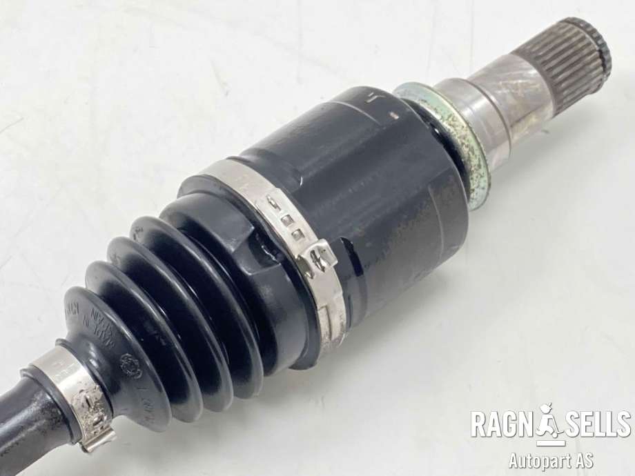 Drivaksel venstre foran, bensin/manuell til Suzuki SX4 S-CROSS 2013-->> (Type II)  (44102-61M01|)
