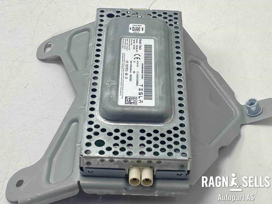 Antenne forsterker til Tesla Model Y 2021-2024 (Type I)  (152797300D|)