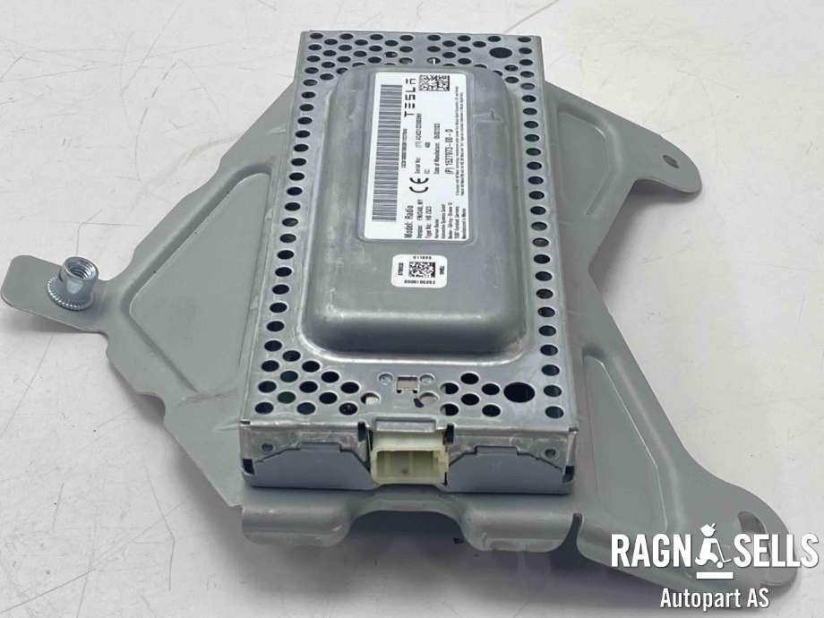 Antenne forsterker til Tesla Model Y 2021-2024 (Type I)  (152797300D|)