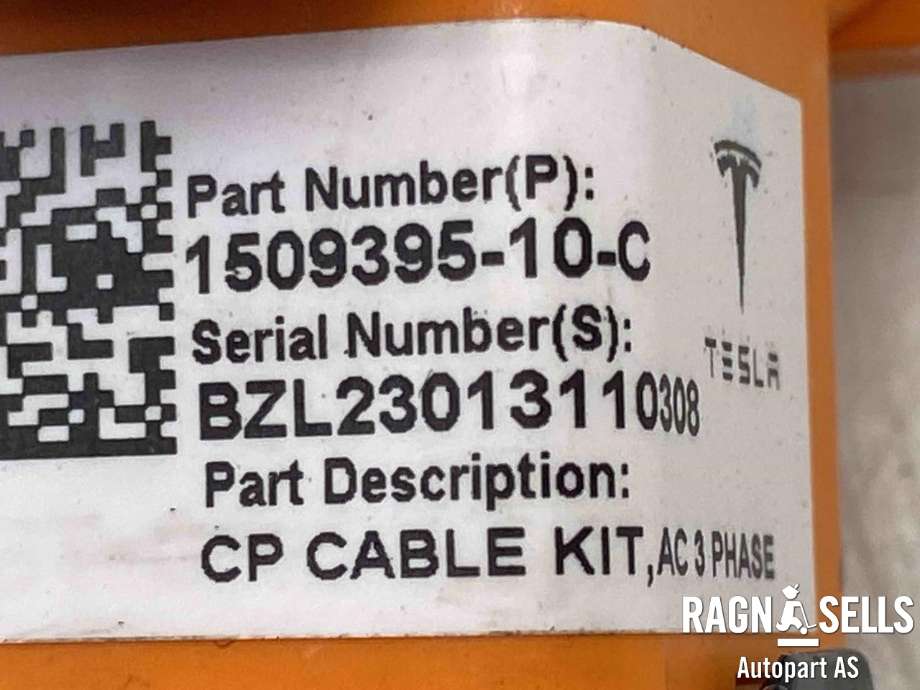Batterilader inntak/luke til Tesla Model Y 2021-2024 (Type I)  (1490374-20-D|1509395-10-C|1501773-60-C)