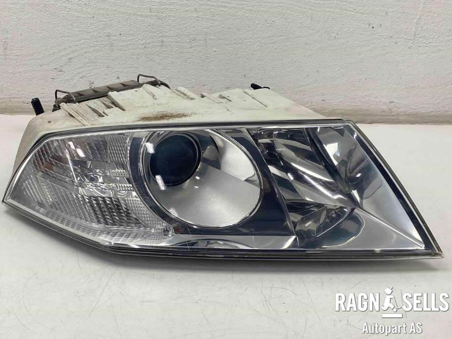 Frontlykt høyre xenon til Škoda Octavia 2005-2008 (Type II, Fase 1) (1Z1 941 018 N|)