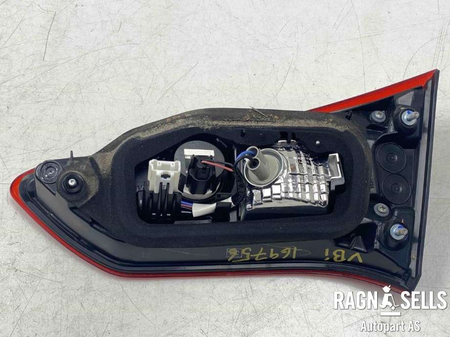 Baklykt venstre indre til Toyota Yaris 2014-2020 (Type III, Fase 2)  (815910D600|)