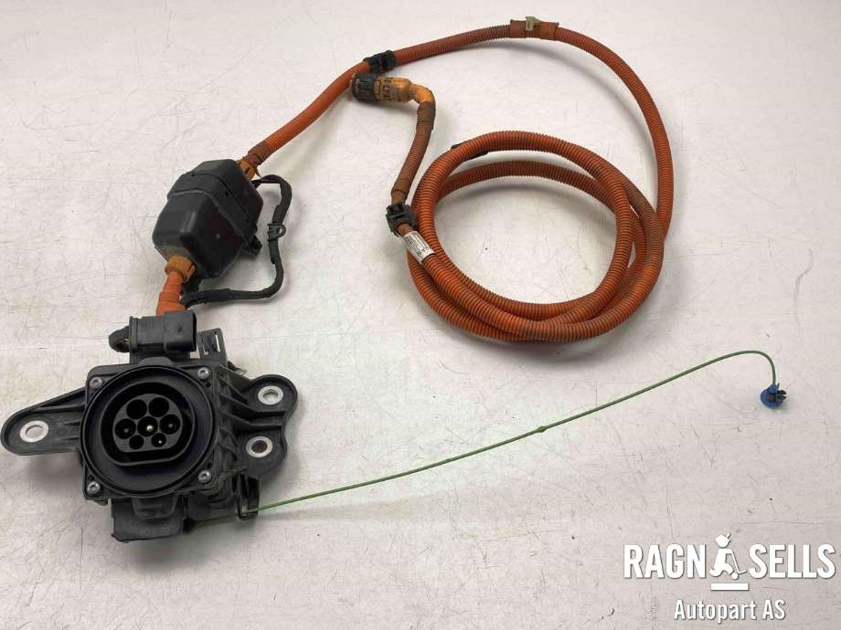 Batterilader inntak/luke til BMW X1, 2015-2022 (F48) (F48) (61 12 8 798 897)