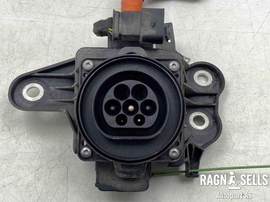 Batterilader inntak/luke til BMW X1 2015-2022 (F48) (F48) (61 12 8 798 897|8 798 897|8798896)