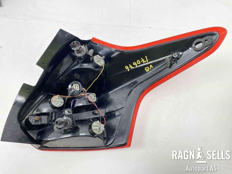 Baklykt venstre ytre til Ford Focus 2011-2014 (Type III, Fase 1)  (1825320|BM5113405BL|)