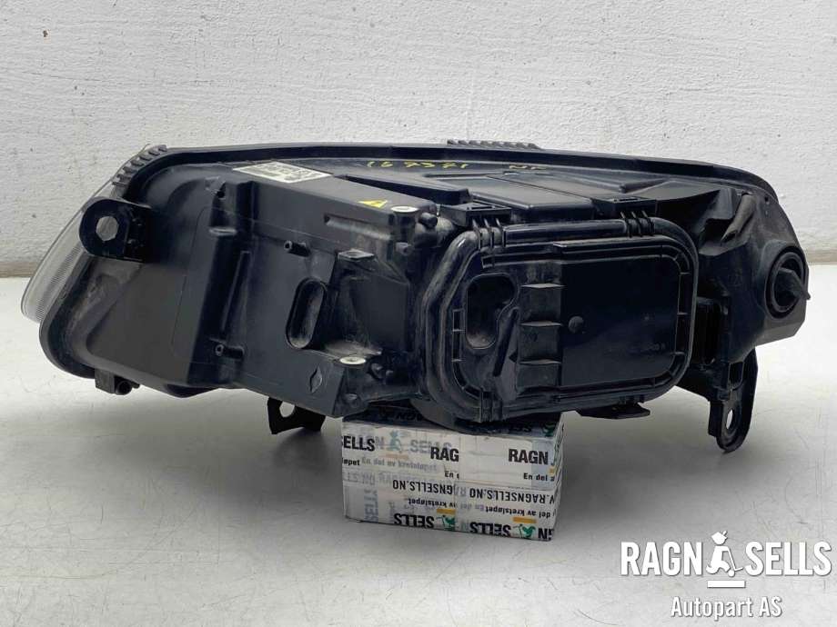 Frontlykt høyre xenon til Audi A6 2005-2008 (Type III, Fase 1) (C6) (C6) (HELLA|4F0 941 030 AK|4F0 941 030 FF|)