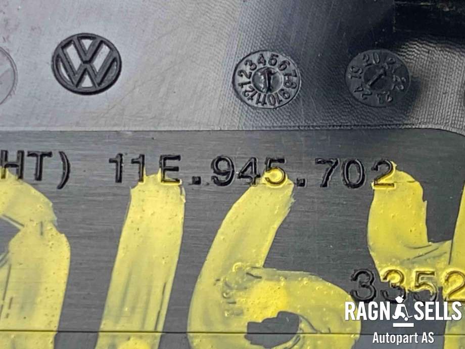 Baklykt fra støtfanger høyre til VW ID.4 2020-->>  (11E 945 702|)