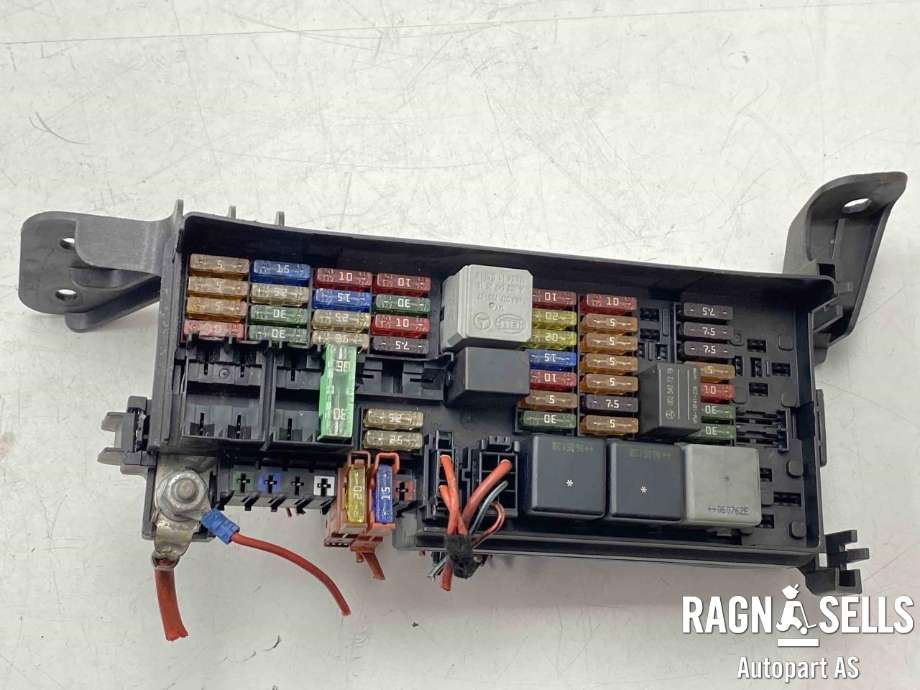 Sikringsboks bagasjerom til Mercedes ML 2005-2011 (W164) (W164) (DELPHI|A1645400272|A1645451740|)