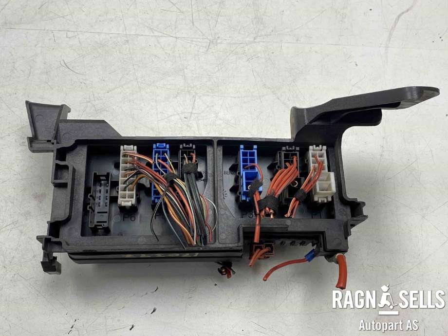 Sikringsboks bagasjerom til Mercedes ML 2005-2011 (W164) (W164) (DELPHI|A1645400272|A1645451740|)