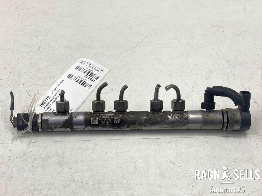 Dyseskinne (fuelrail) til BMW X1 2009-2015 (E84) (E84) (13 53 7 800 601|7 809 128|)
