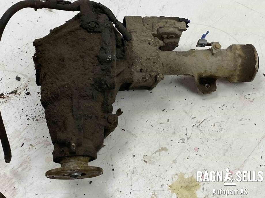 Kardang klokke foran til Toyota Hilux 2012-2016 (4111071351|)