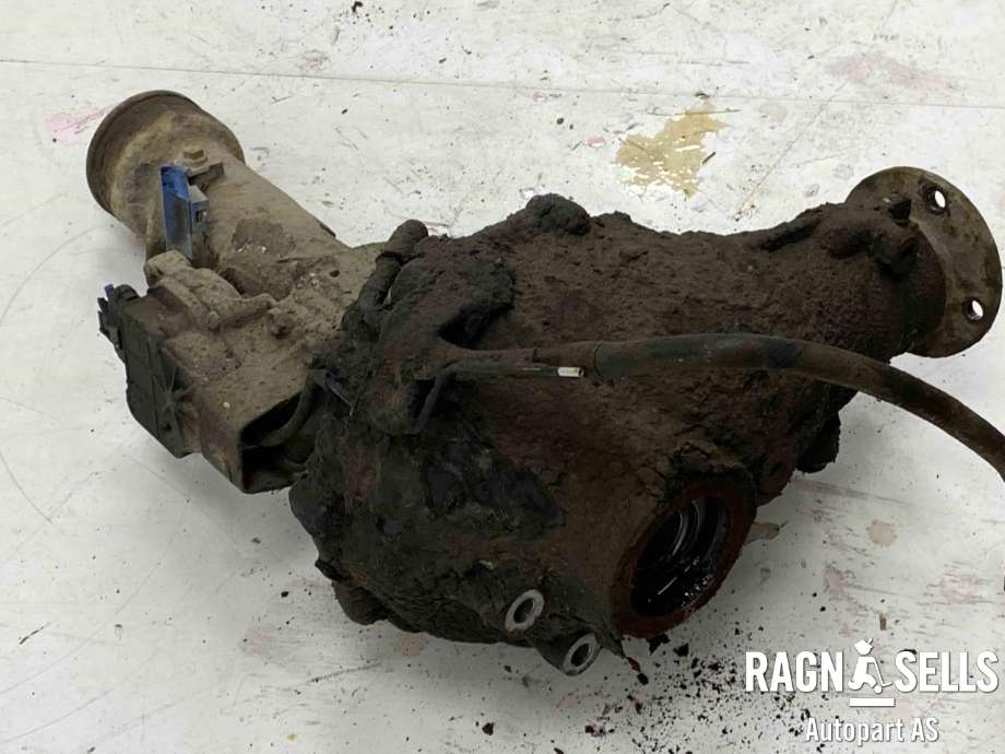 Kardang klokke foran til Toyota Hilux 2012-2016 (4111071351|)