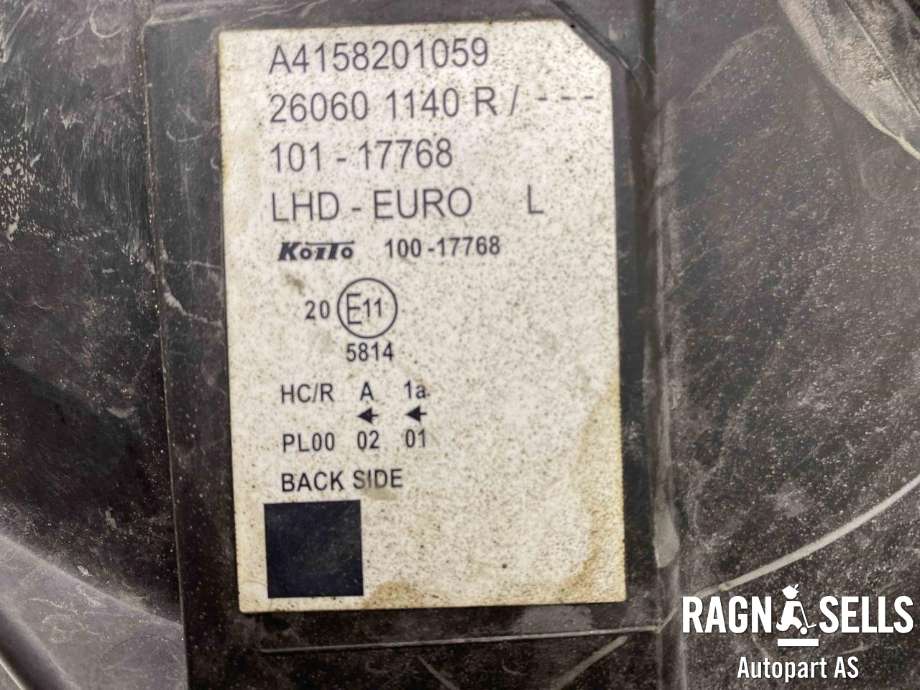 Frontlykt venstre halogen til Mercedes Citan 2012-2021 (W415) (W415) (A 415 826 02 01|)