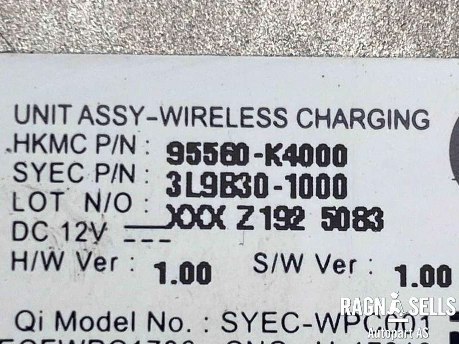 Dashbord trådløs mobillader til Hyundai Kona 2017-2021 (Type I, Fase 1)  (95560K4000|)