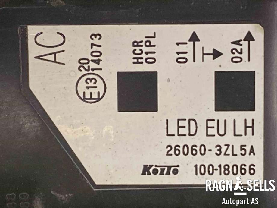 Frontlykt venstre full-LED til Nissan Pulsar 2014-->>  (260603ZL5A|)