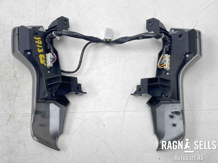 Bryter diverse til Toyota Land Cruiser 150 2014-->> (Fase 2)  (8425060380B0|)