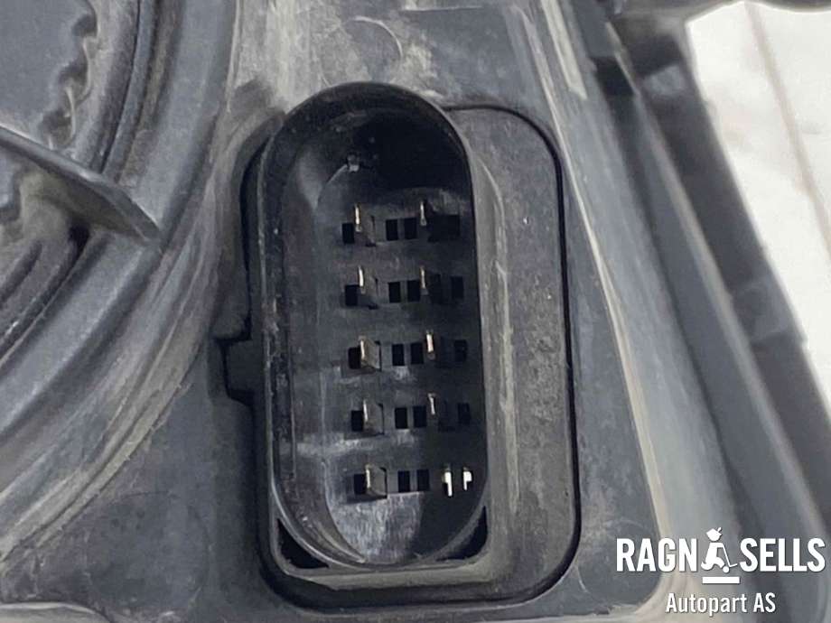 Frontlykt venstre halogen til VW Polo 2005-2009 (Type IV, Fase 2)  (6Q1 941 007 AT VALEO|6Q1 941 007 AR HELLA|)