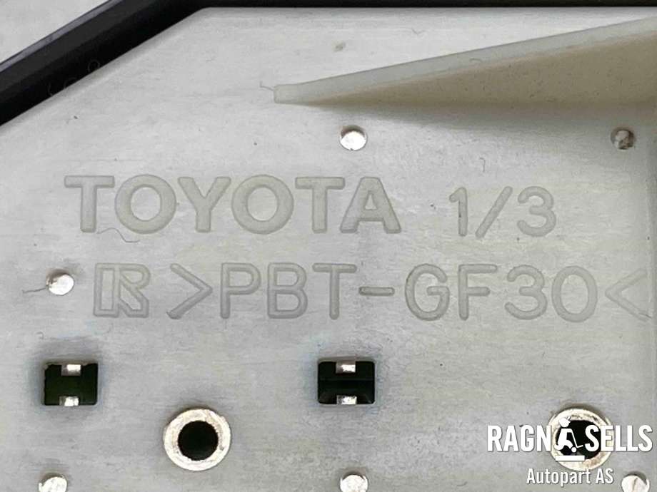 Bryter ruteheis førerdørspanel til Toyota Yaris 2014-2020 (Type III, Fase 2)  (8482002340|)