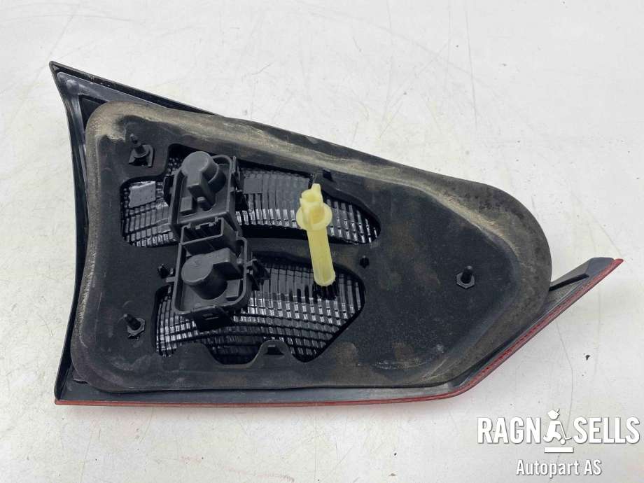 Baklykt høyre indre til Ford C-Max 2015-2019 (Type II, Fase 2)  (AM51-13A602-BF|AM51-13A602-AF|1861698)