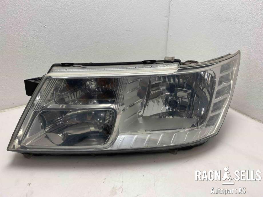 Frontlykt venstre halogen til Fiat Freemont, 2011-2015  (K05067789AC)