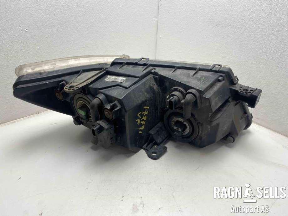 Frontlykt venstre halogen til Fiat Freemont 2011-2015 (K05067789AC|K05067789AE|)