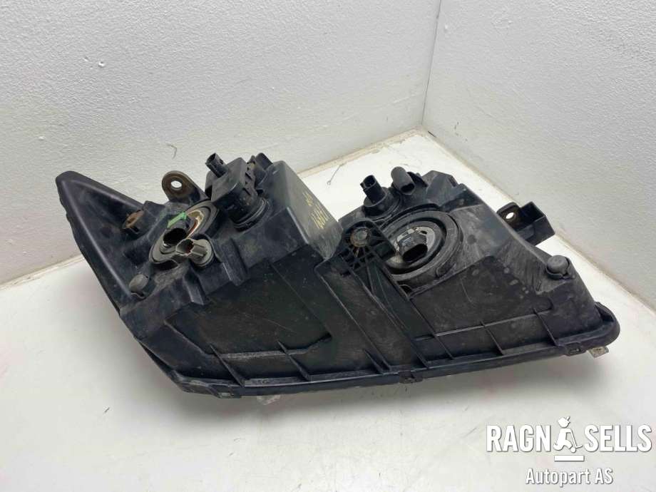 Frontlykt venstre halogen til Fiat Freemont 2011-2015 (K05067789AC|K05067789AE|)