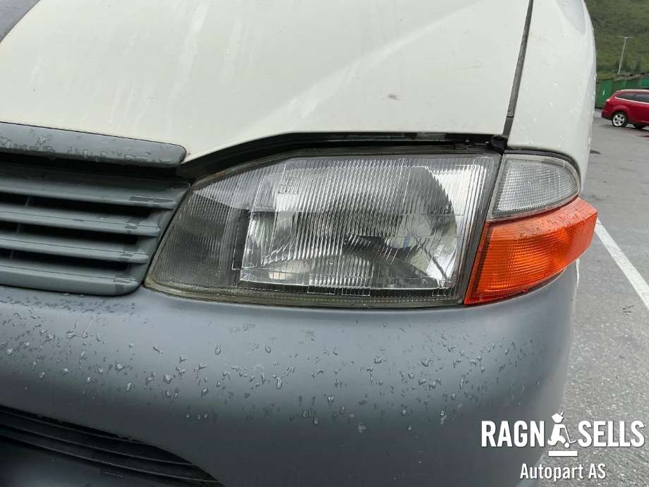 Frontlykt venstre halogen til Toyota Hiace, 2001-2006 (Fase 2)  (8115026083)