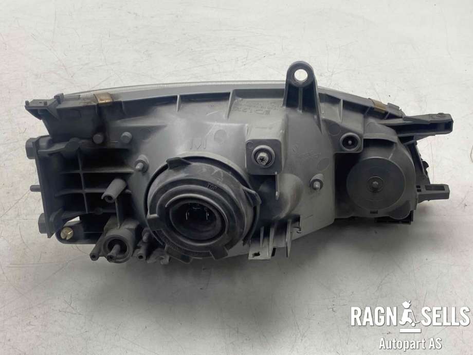 Frontlykt venstre halogen til Toyota Hiace 2001-2006 (Fase 2)  (8115026083|)