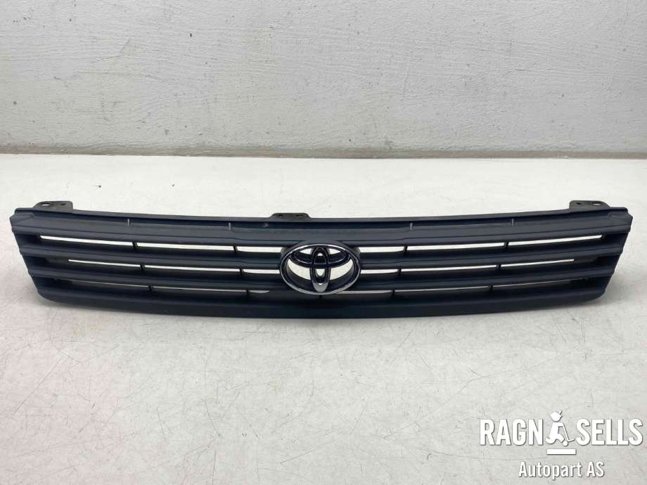 Grill til Toyota Hiace, 2001-2006 (Fase 2)  (5311126331)