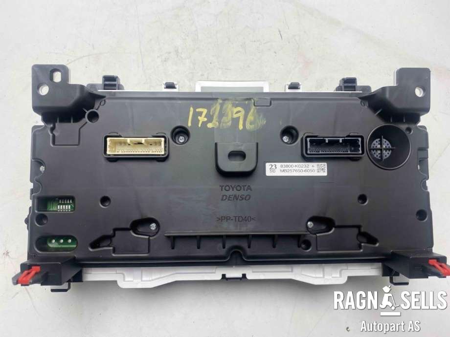 Instrumentpanel til Toyota Yaris 2020-->> (Type IV)  (83800K0232|)