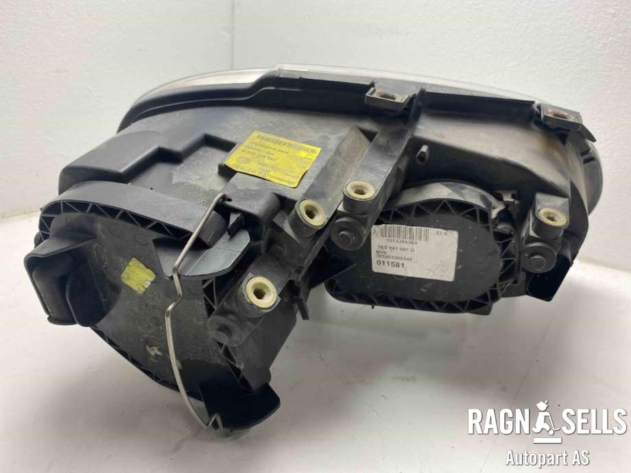 Frontlykt venstre halogen til VW Caddy 2004-2010 (Type III, Fase 1)  (2K0 941 005 D|)