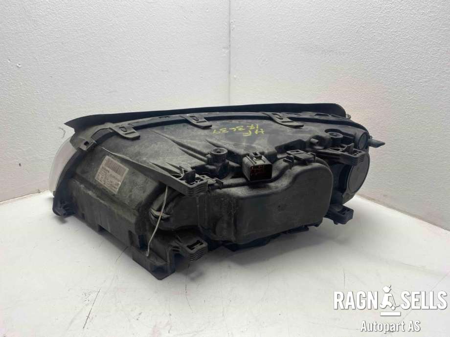 Frontlykt høyre halogen til Volvo V70 2007-2013 (Type III, Fase 1)  (31214352|)