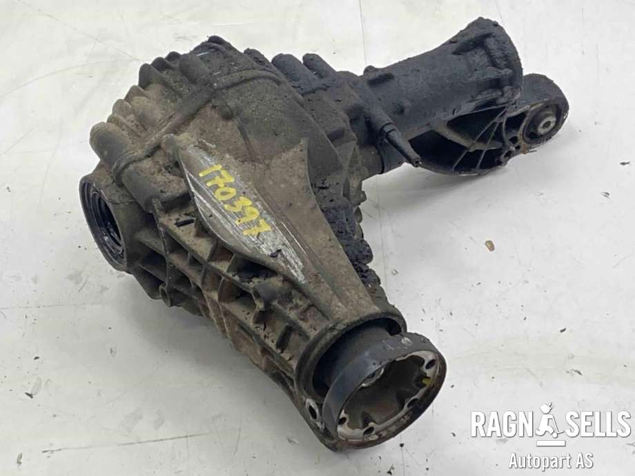 Kardang klokke foran til Mercedes ML, 2005-2011 (W164) (W164) (A 164 330 21 02)