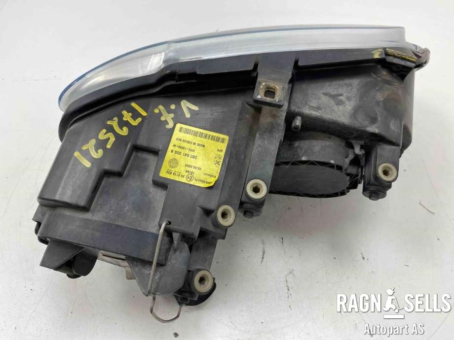 Frontlykt venstre halogen til VW Caddy 2004-2010 (Type III, Fase 1)  (2K0 941 005 D|)