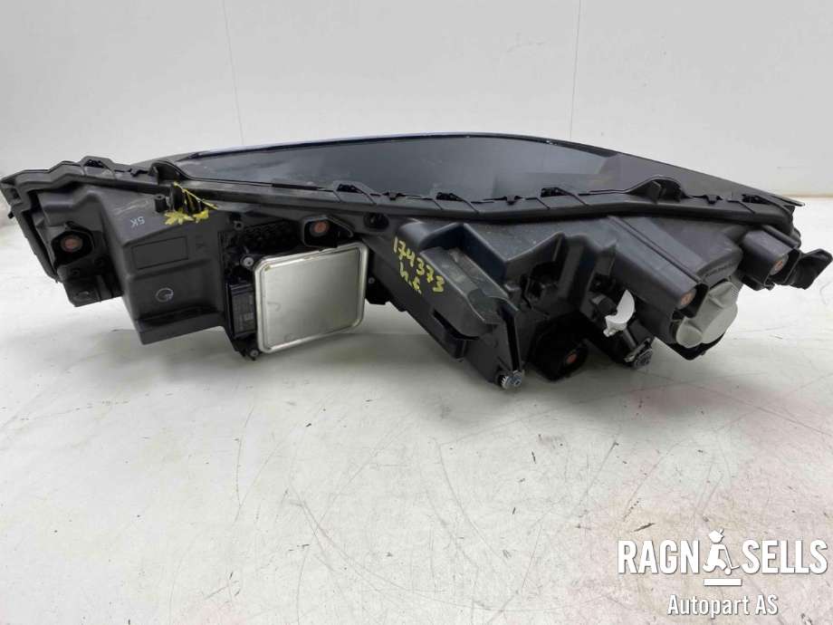 Frontlykt høyre full-LED til Lexus RZ 2023-->>  (8114546080|)