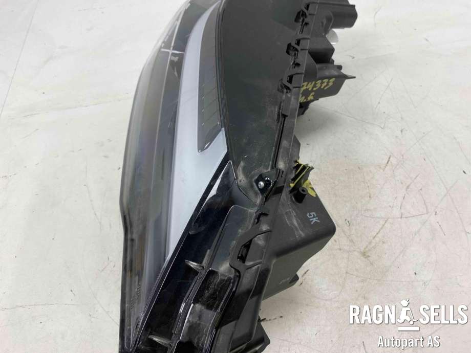 Frontlykt høyre full-LED til Lexus RZ 2023-->>  (8114546080|)