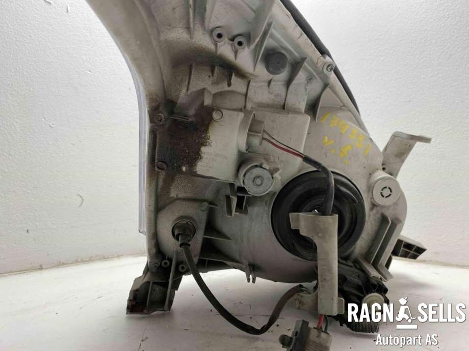 Frontlykt venstre halogen til Toyota Land Cruiser 120 2002-2009  (8117060D50|)