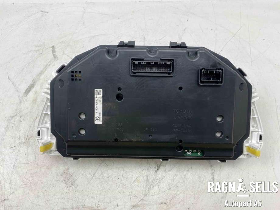 Instrumentpanel til Toyota RAV4 2016-2019 (Type IV, Fase 2)  (8380042R60|)