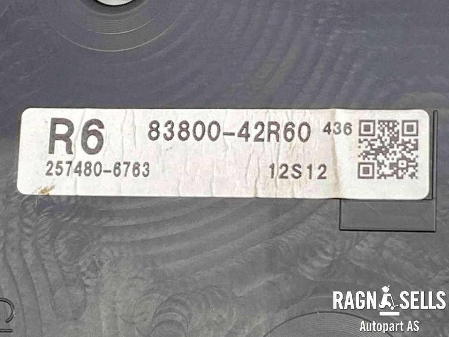 Instrumentpanel til Toyota RAV4 2016-2019 (Type IV, Fase 2)  (8380042R60|)