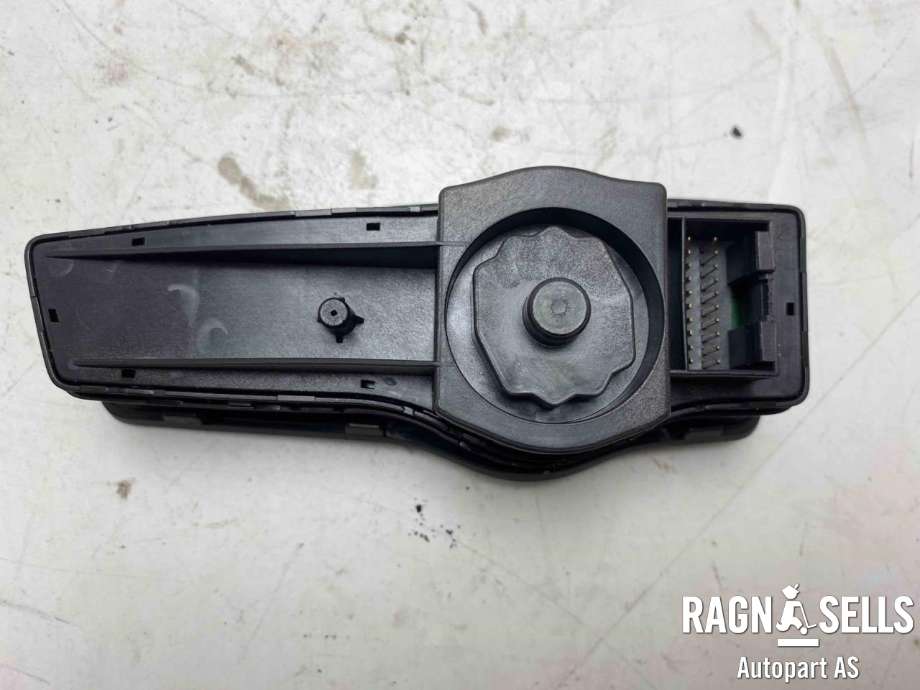 Bryter lys til Hyundai i40 2012-2017  (933003Z050RY|93300 3Z050|)