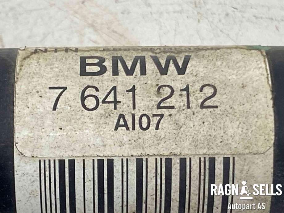 Drivaksel høyre bak til BMW i3 2013-2022  (33 20 7 641 212|)